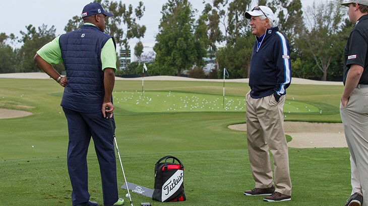 Bob talks with Team Titleist member Todd. 
