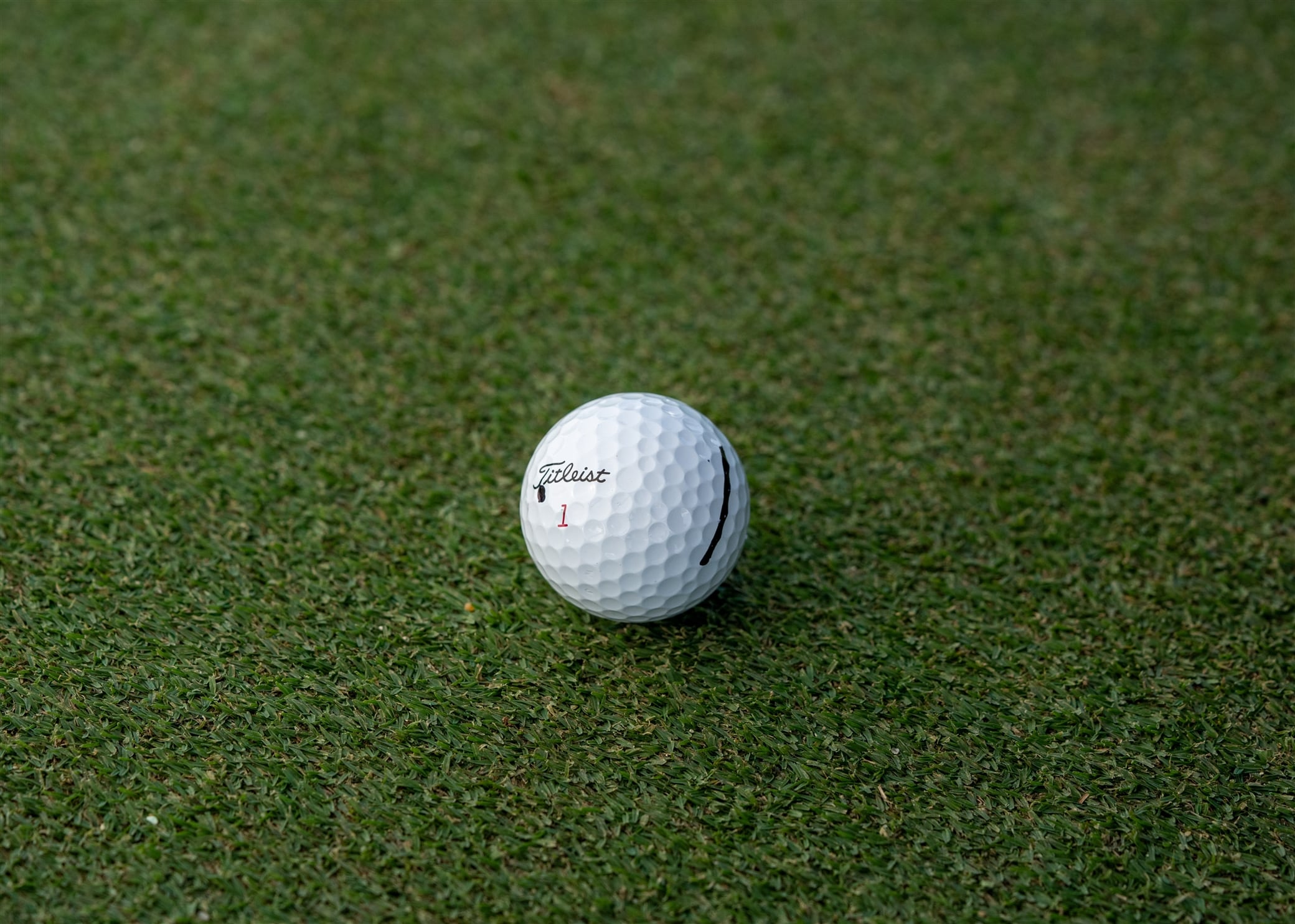 Henley golf ball mark